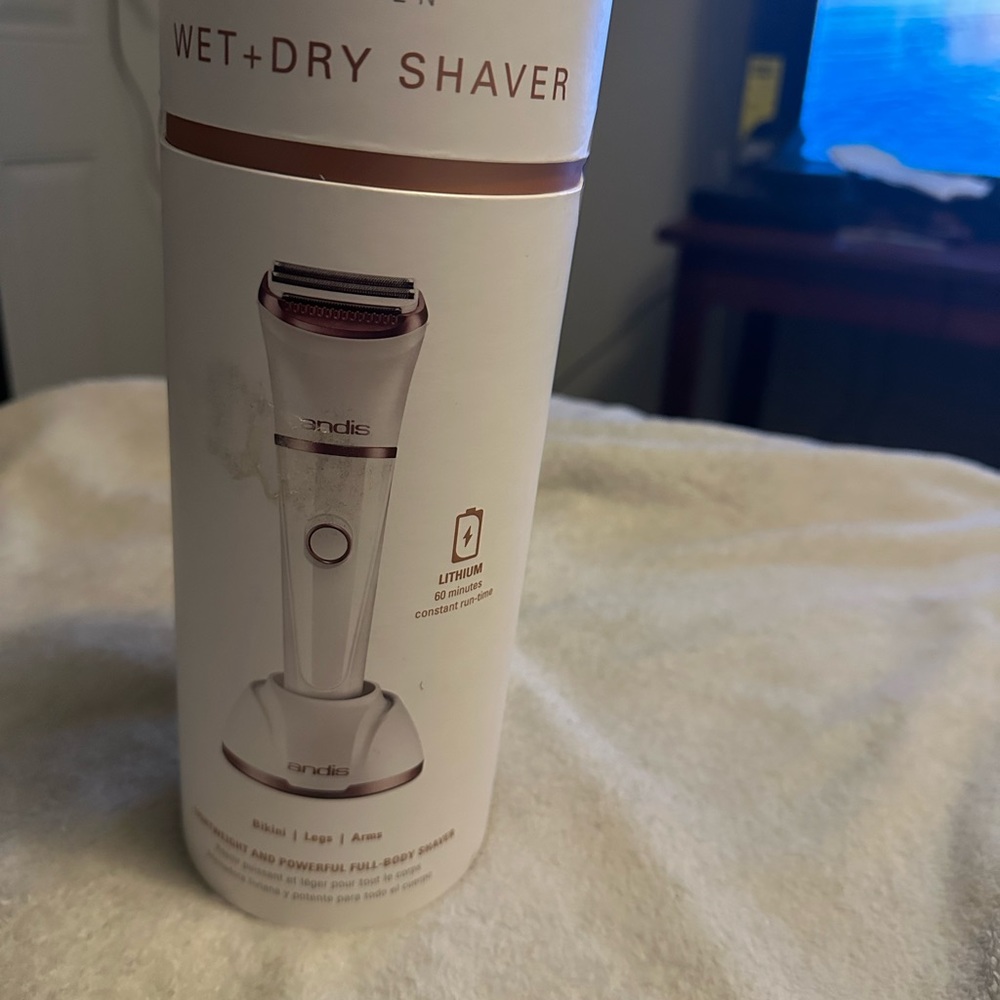 New never been open women wet/dry shaver 6piece set